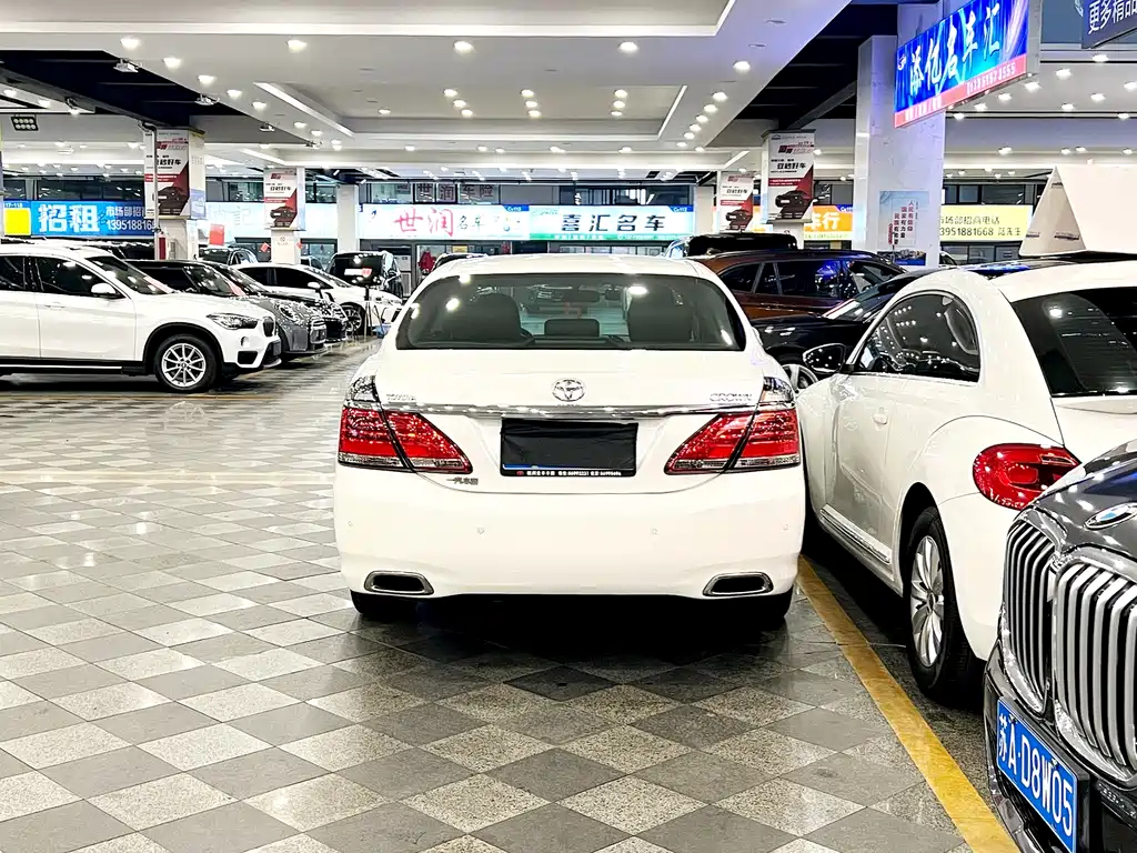 Toyota Crown 2014 — фото 4