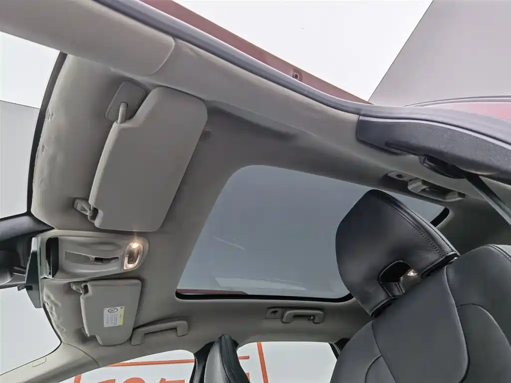 Volvo V40 2018 — фото 14
