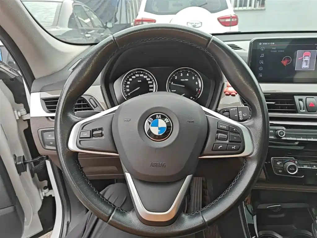 BMW X1 2018 — фото 11