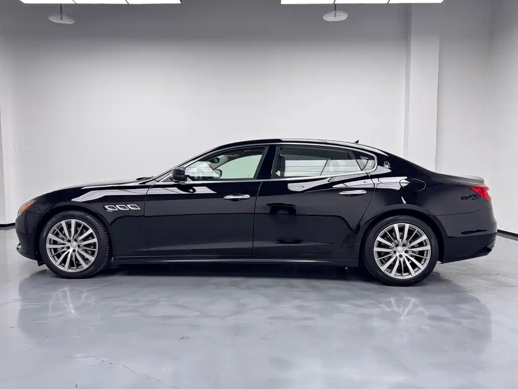 Maserati Quattroporte 2017 — фото 29