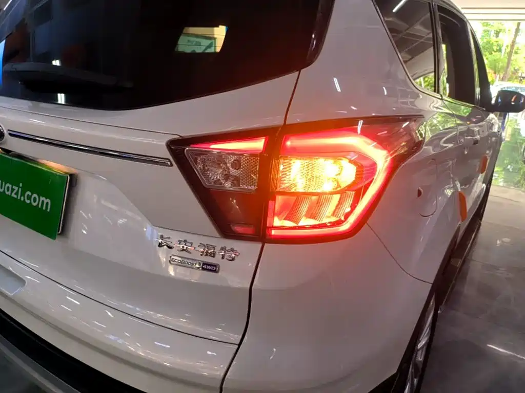 Ford Kuga 2017 — фото 8