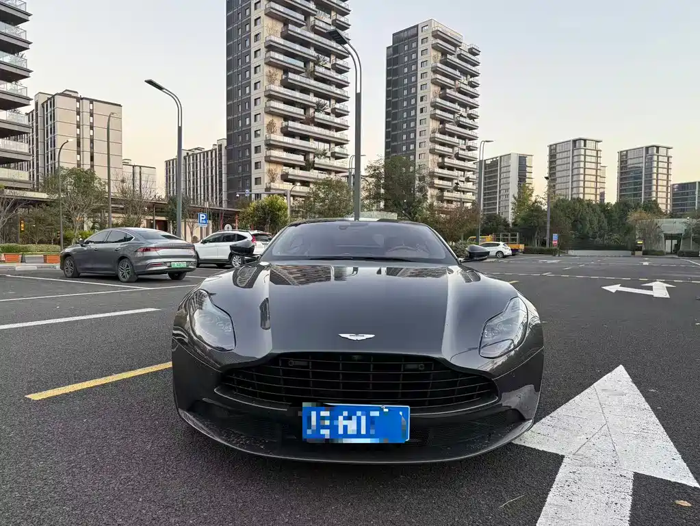 Aston Martin DB11 2020 — фото 4