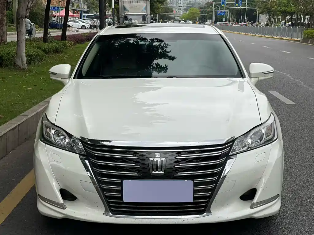 Toyota Crown 2016 — фото 2