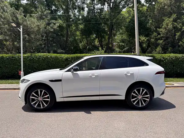 Jaguar F-PACE 2024