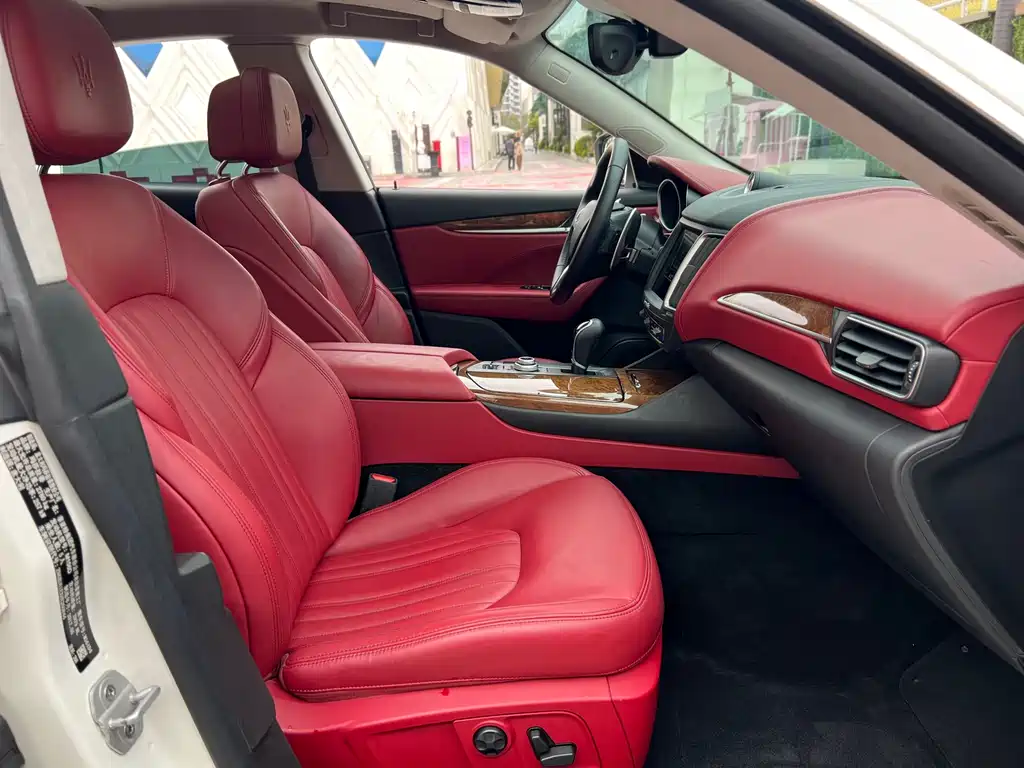 Maserati Levante 2018 — фото 12