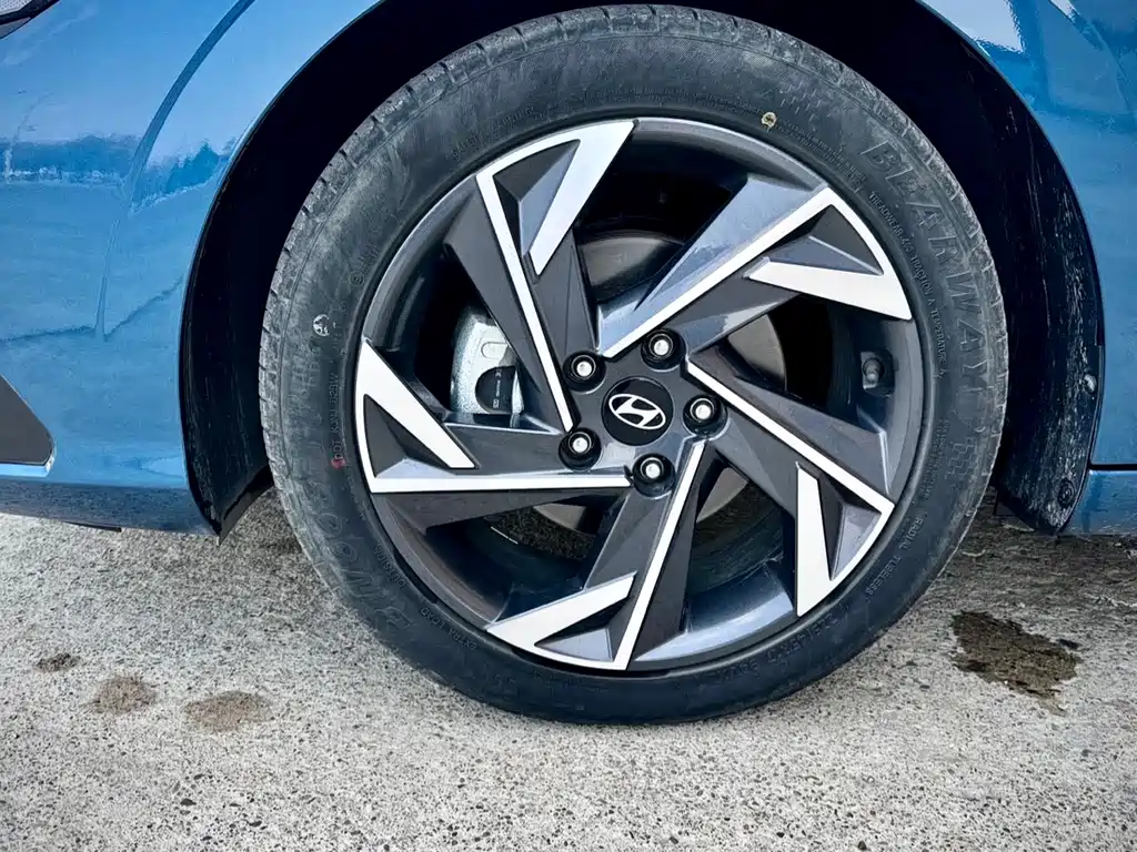 Hyundai Elantra 2023 — фото 9