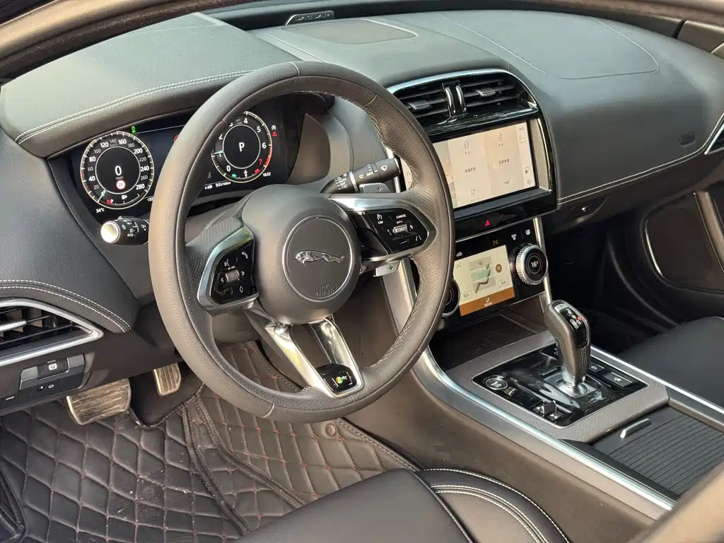 Jaguar XEL 2023 — фото 10