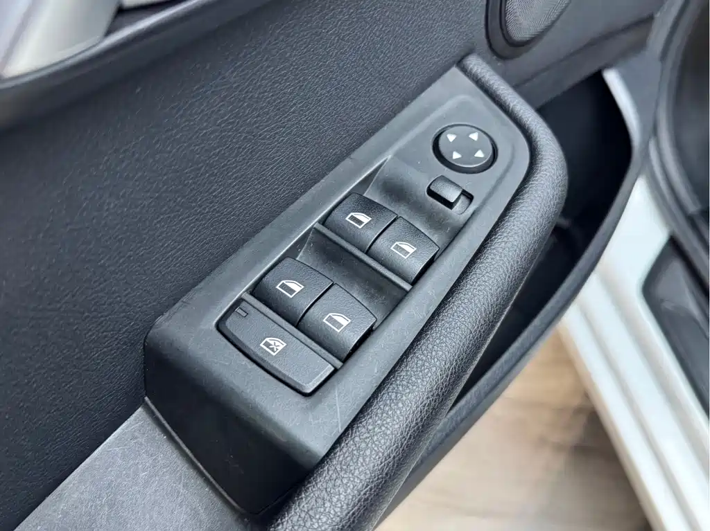 BMW 1 Series 2019 — фото 11
