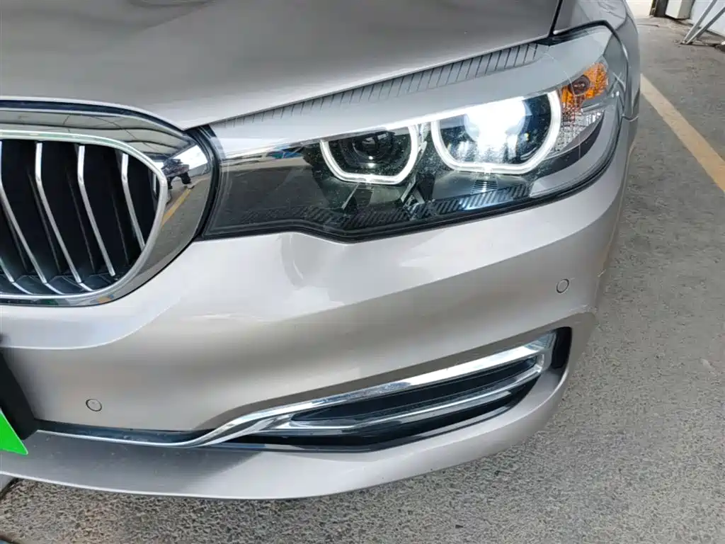 BMW 5 Series 2019 — фото 24