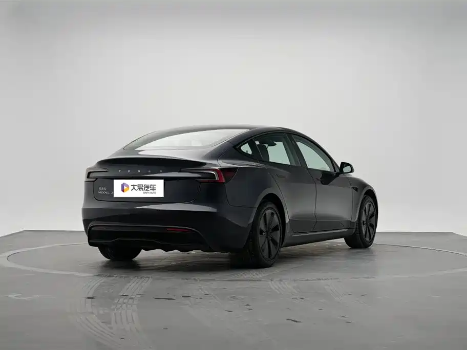 Tesla Model 3 2025 — фото 3