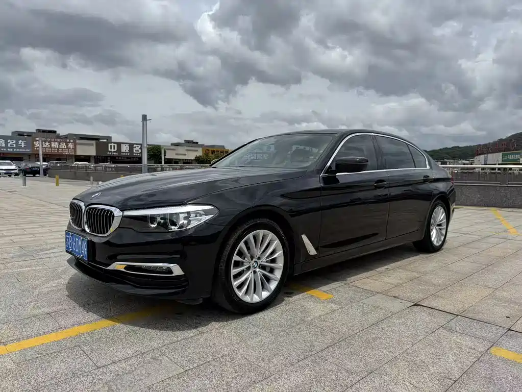 BMW 5 Series 2018 — фото 1