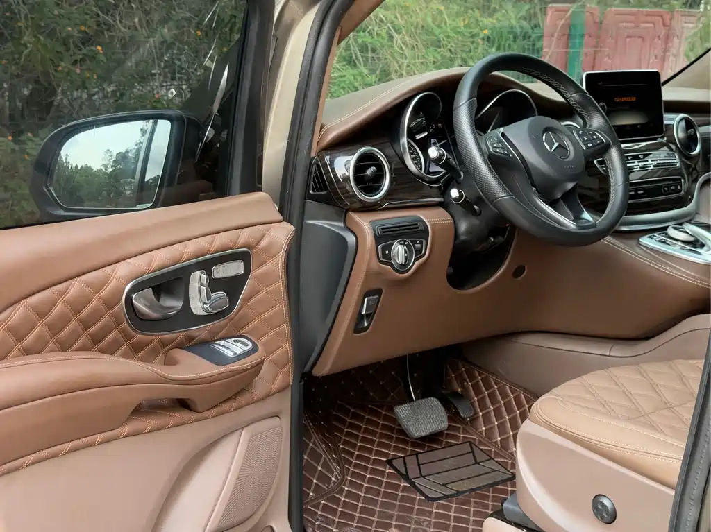Mercedes-Benz V-Class 2018 — фото 14