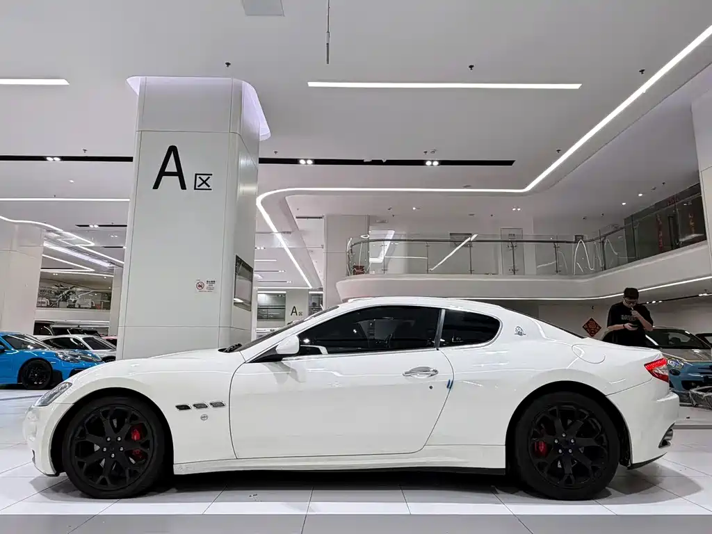 Maserati GranTurismo 2016 — фото 2