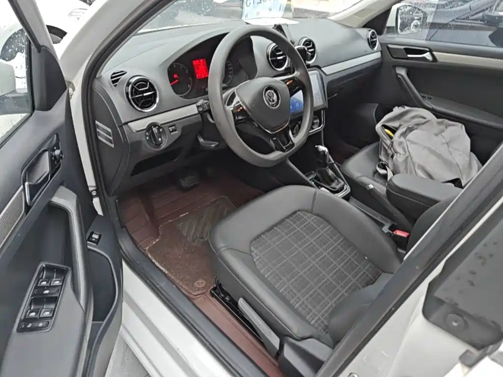Volkswagen Jetta 2017 — фото 12