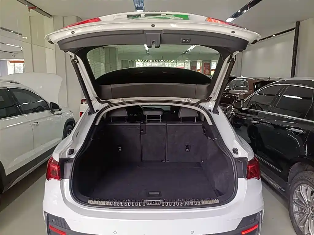 Audi Q3 Sportback 2021 — фото 19