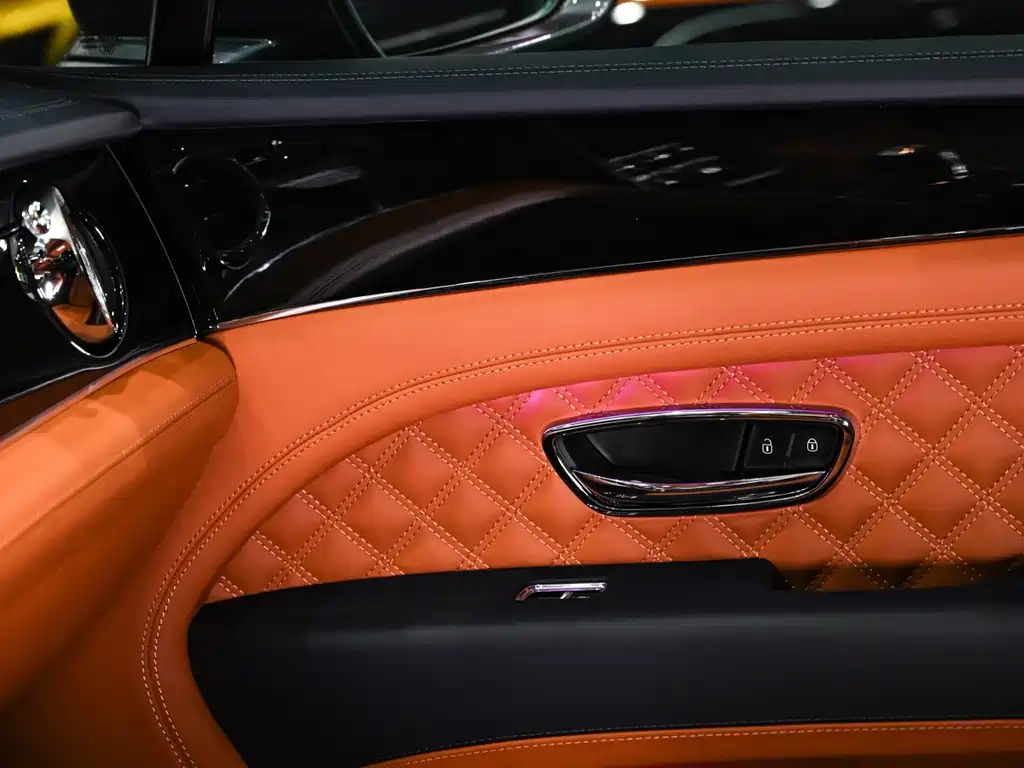 Bentley Bentayga 2021 — фото 15