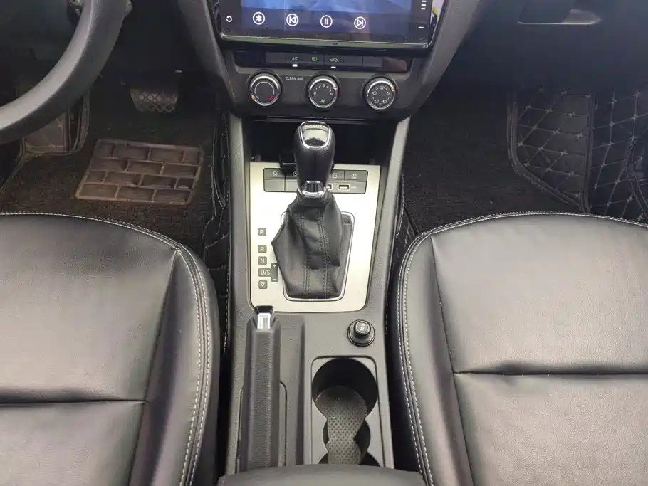 Skoda Octavia 2019 — фото 16