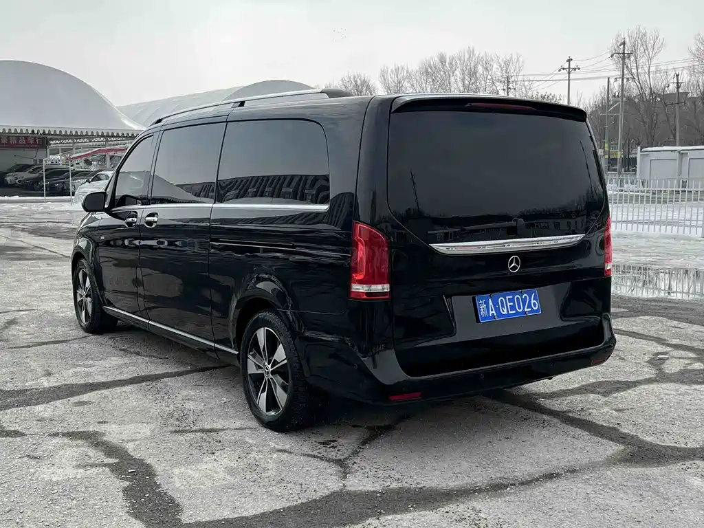 Mercedes-Benz V-Class 2023 — фото 8