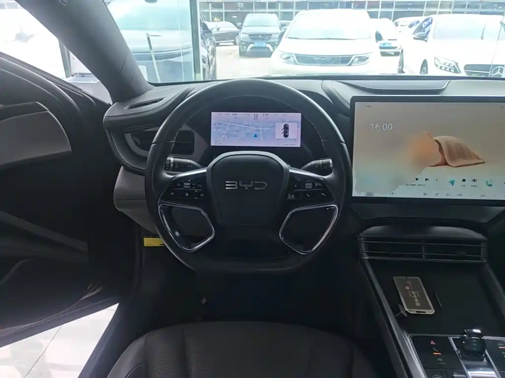 BYD Seal 07 DM-i 2025 — фото 11