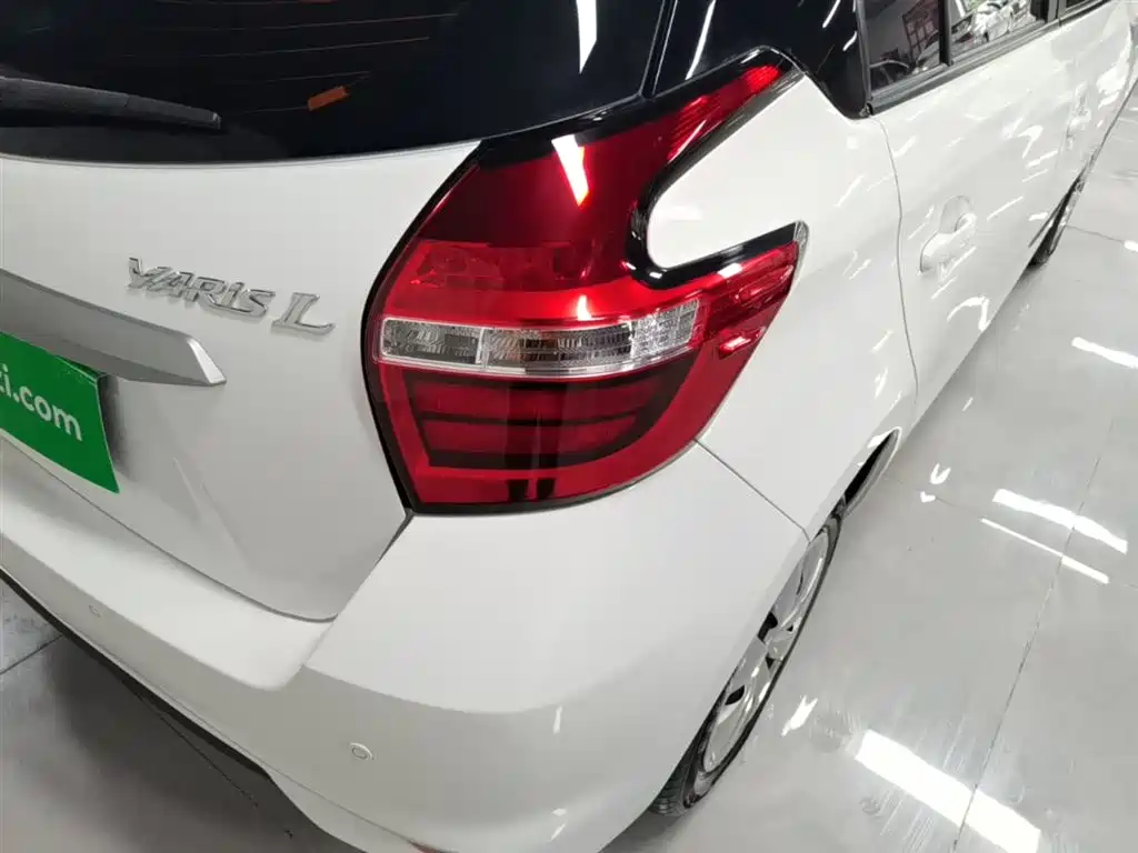 Toyota Yaris L 2021 — фото 8