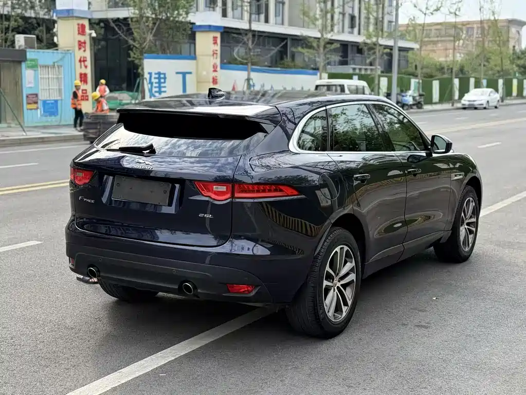 Jaguar F-PACE 2016 — фото 9