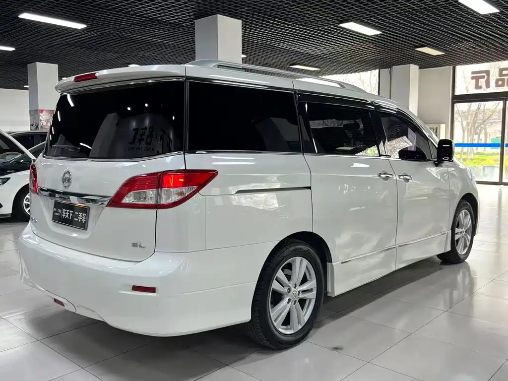 Nissan Quest 2017 — фото 6