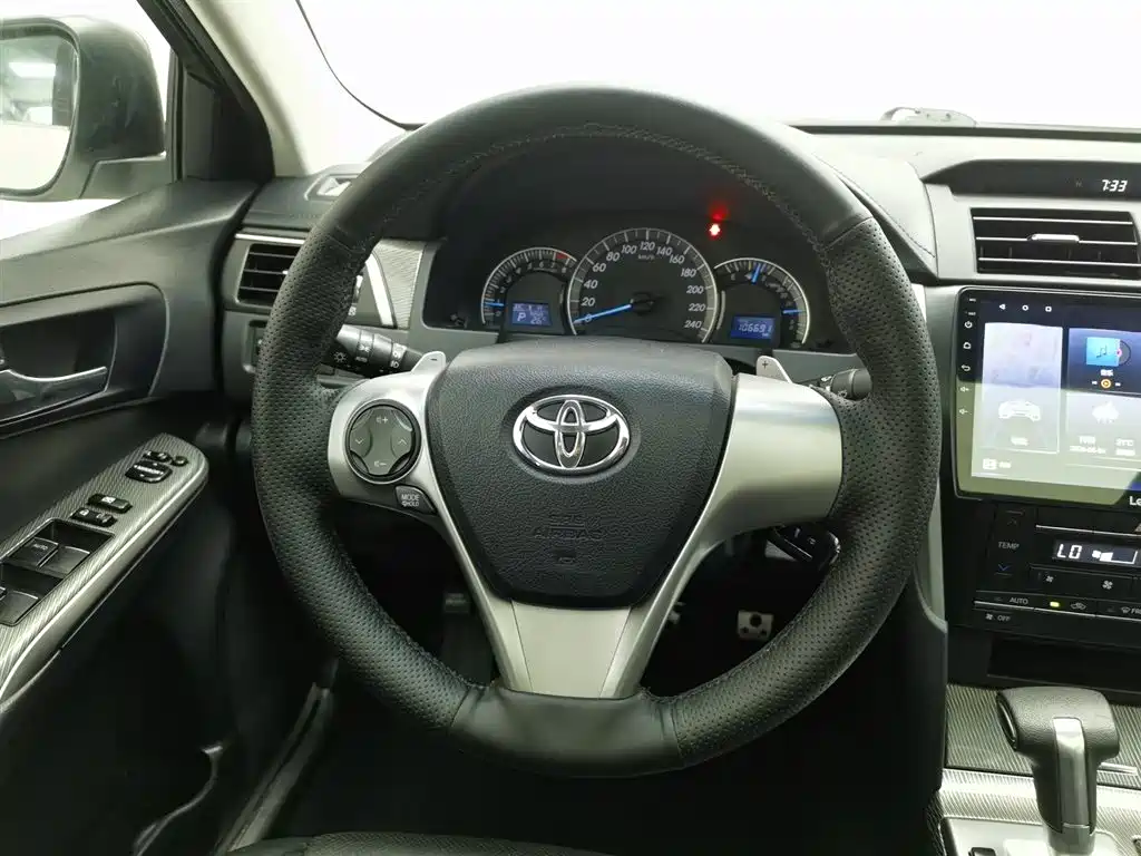 Toyota Camry 2015 — фото 11