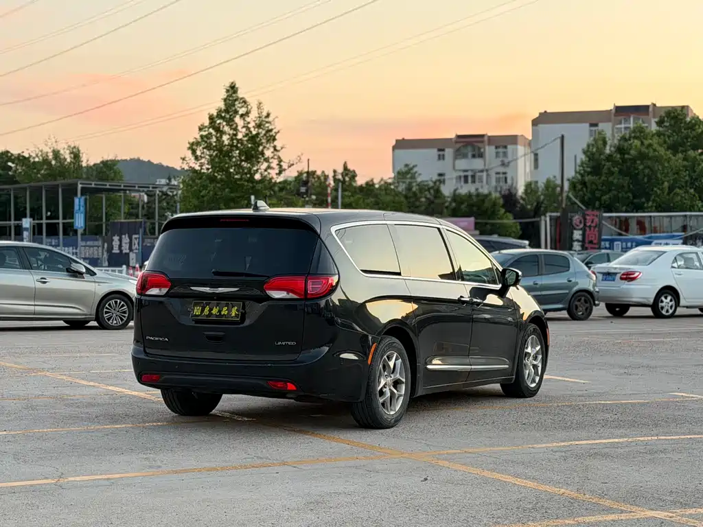 Chrysler Grand Voyager 2018 — фото 15