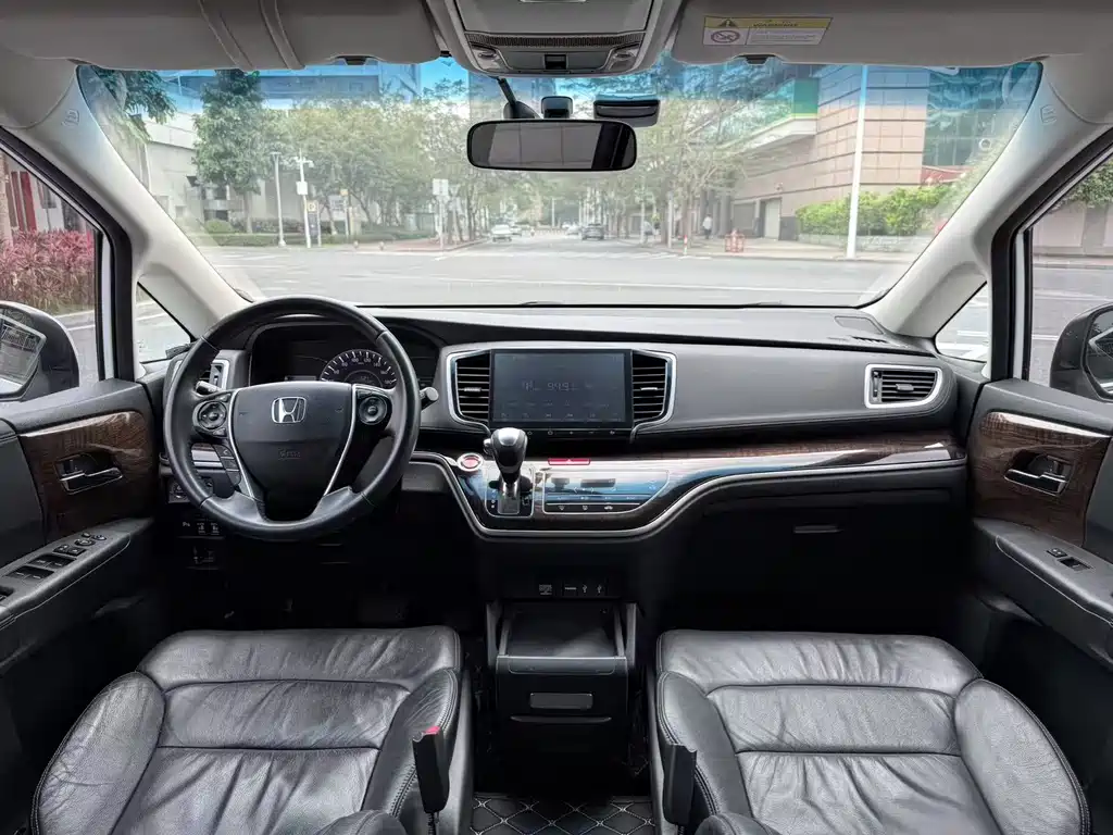 Honda Odyssey 2017 — фото 9