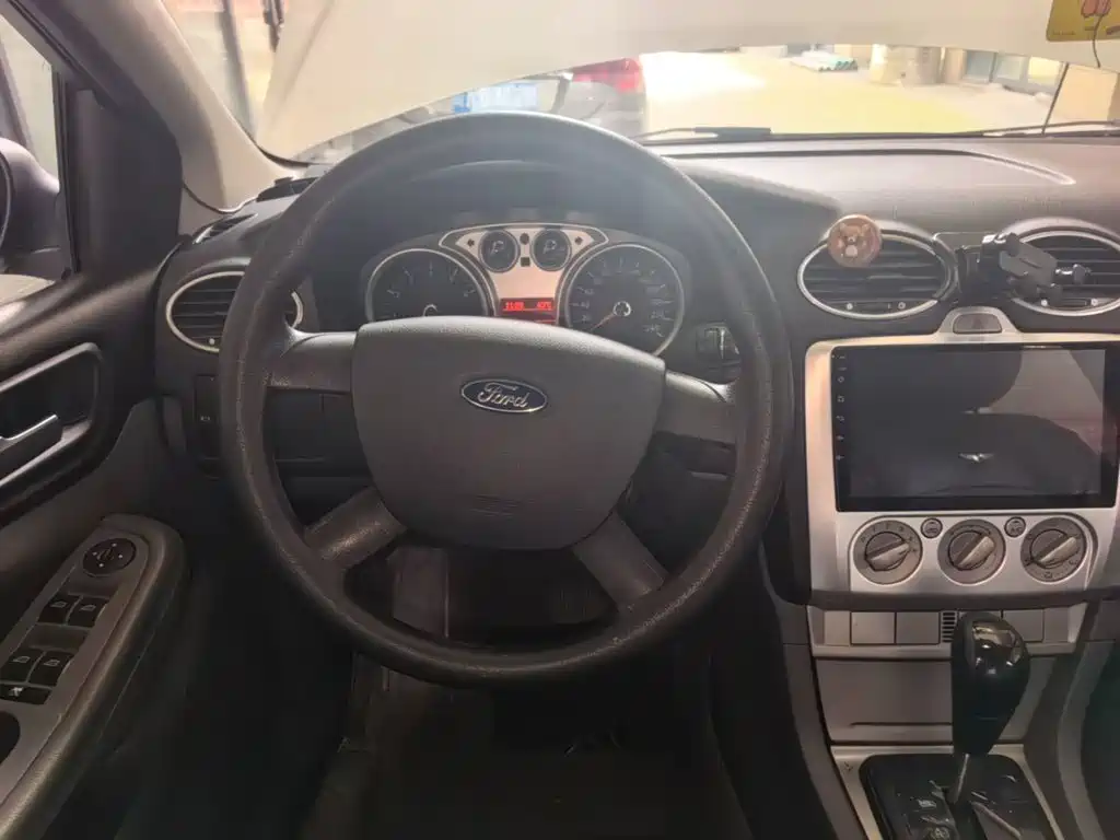 Ford Focus 2016 — фото 11