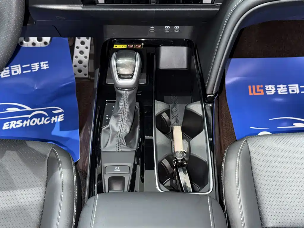 Toyota Camry 2025 — фото 13