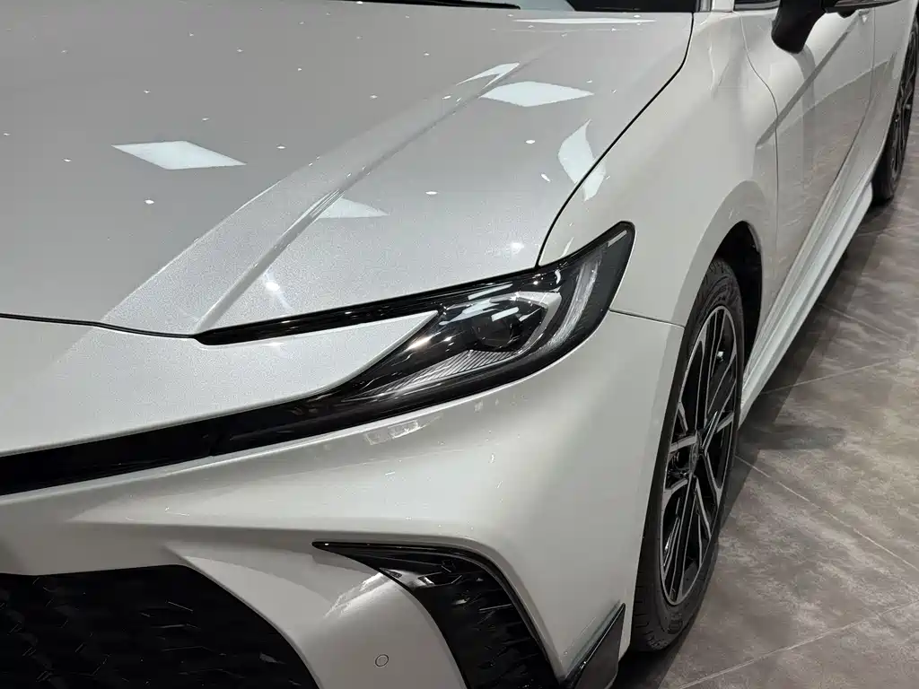 Toyota Camry 2025 — фото 25