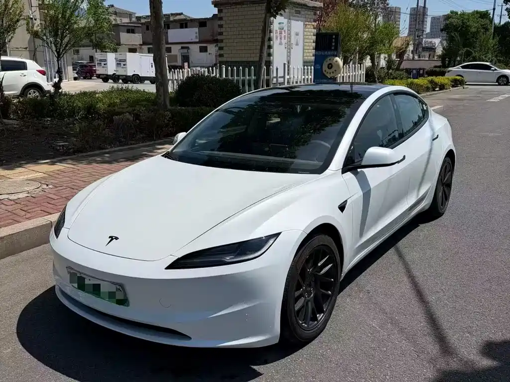 Tesla Model 3 2025