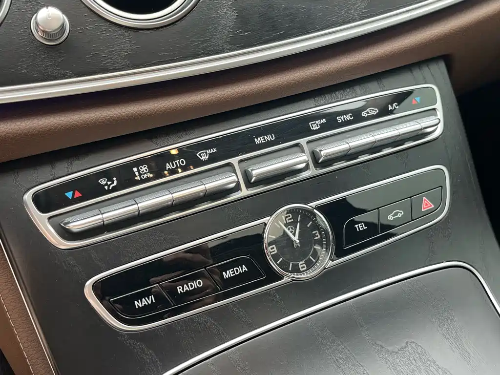 Mercedes-Benz E-Class 2018 — фото 13