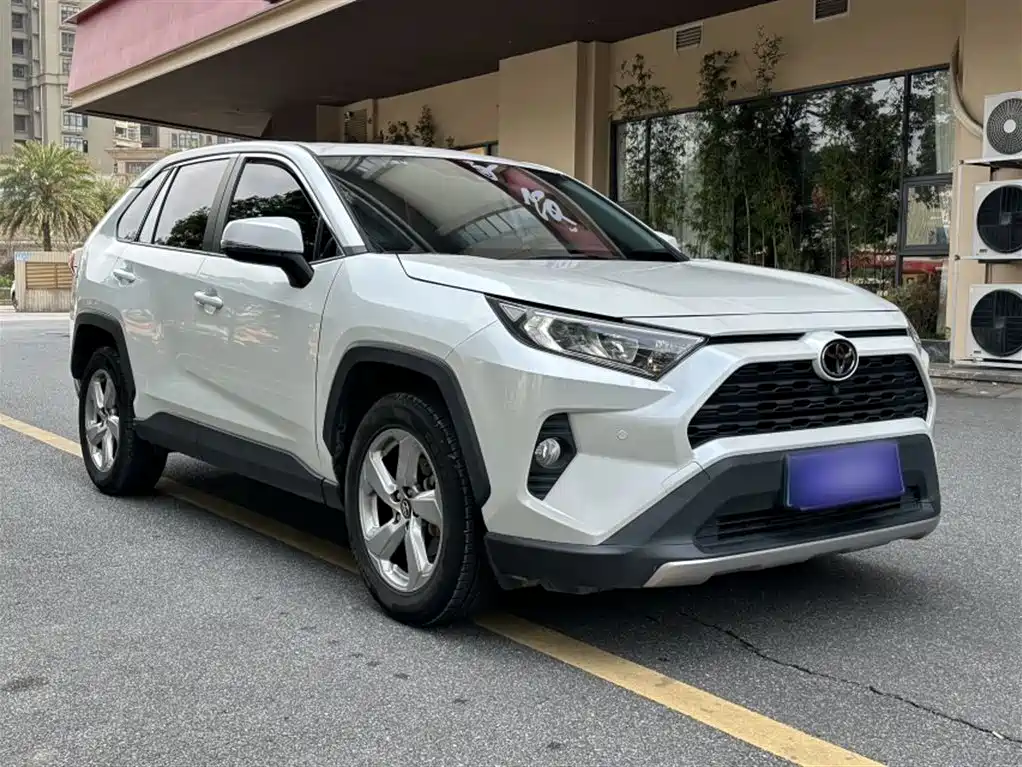 Toyota RAV4 2021 — фото 24