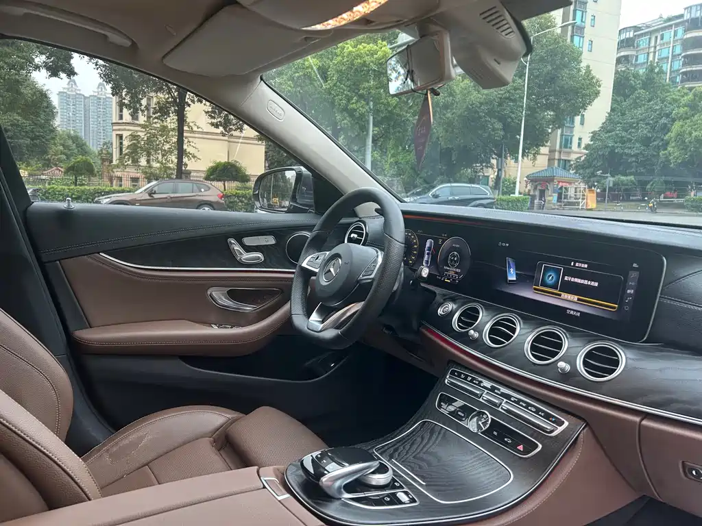 Mercedes-Benz E-Class 2018 — фото 14