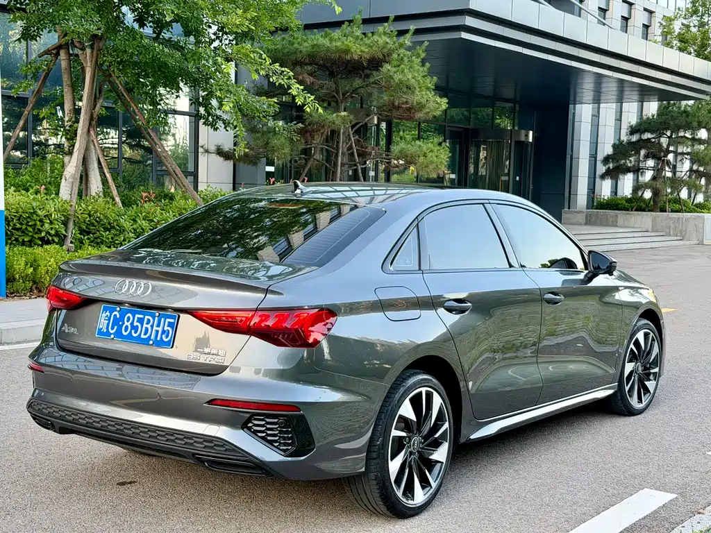 Audi A3 2023 — фото 17