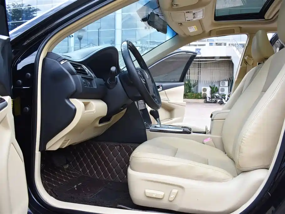 Toyota Camry 2015 — фото 10
