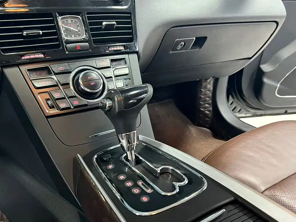 Hongqi H7 2015 — фото 13
