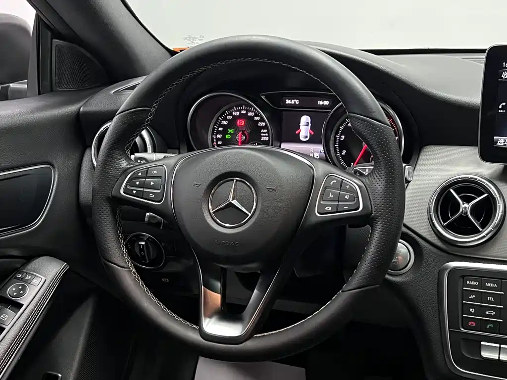 Mercedes-Benz CLA 2018 — фото 20