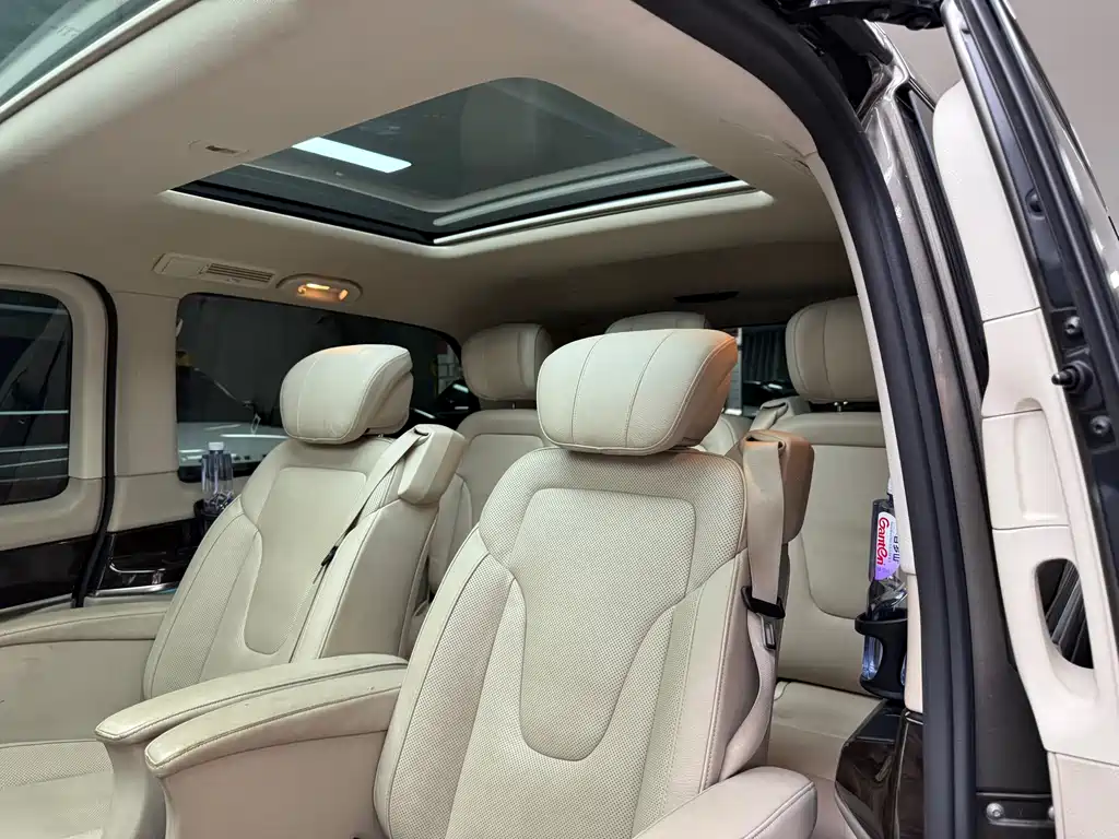 Mercedes-Benz V-Class 2017 — фото 14