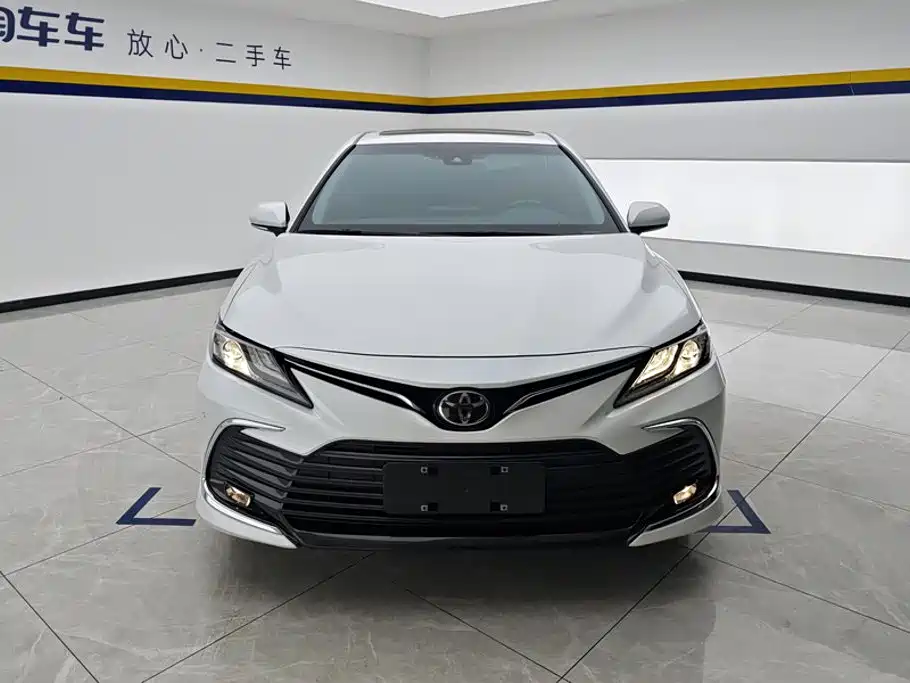 Toyota Camry 2022 — фото 2