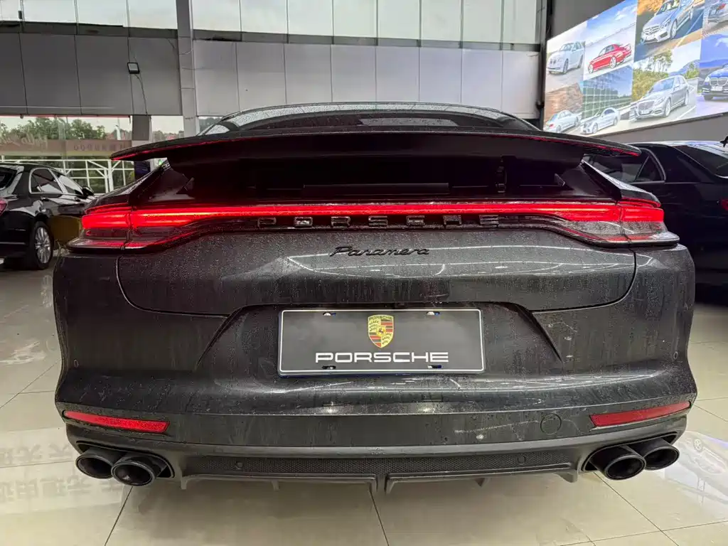 Porsche Panamera 2023