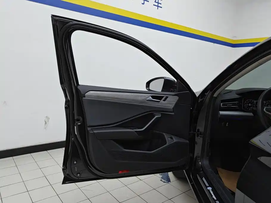 Volkswagen Sagitar 2024
