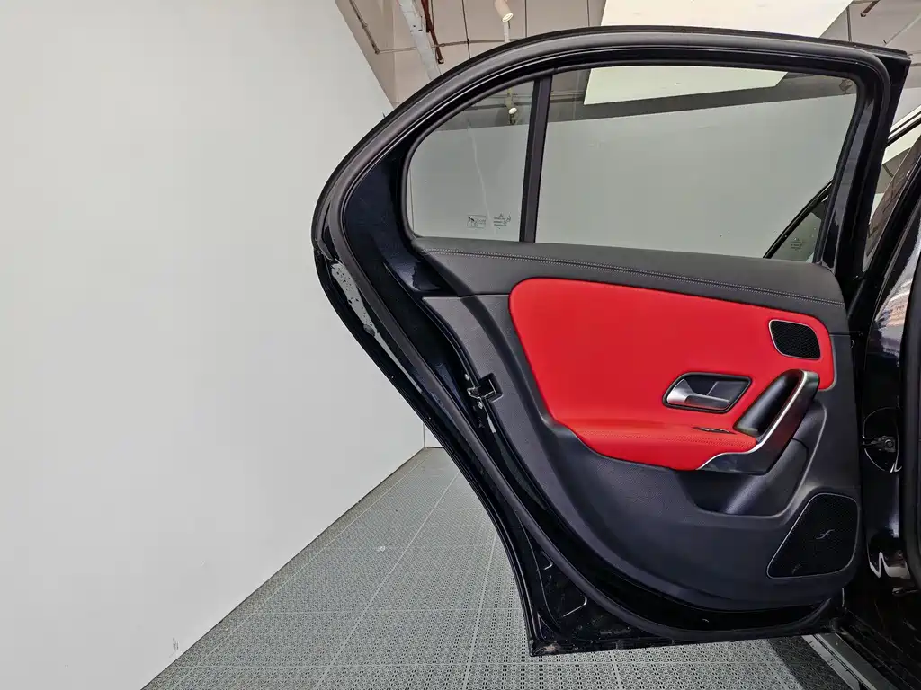 Mercedes-Benz A-Class AMG 2025 — фото 14