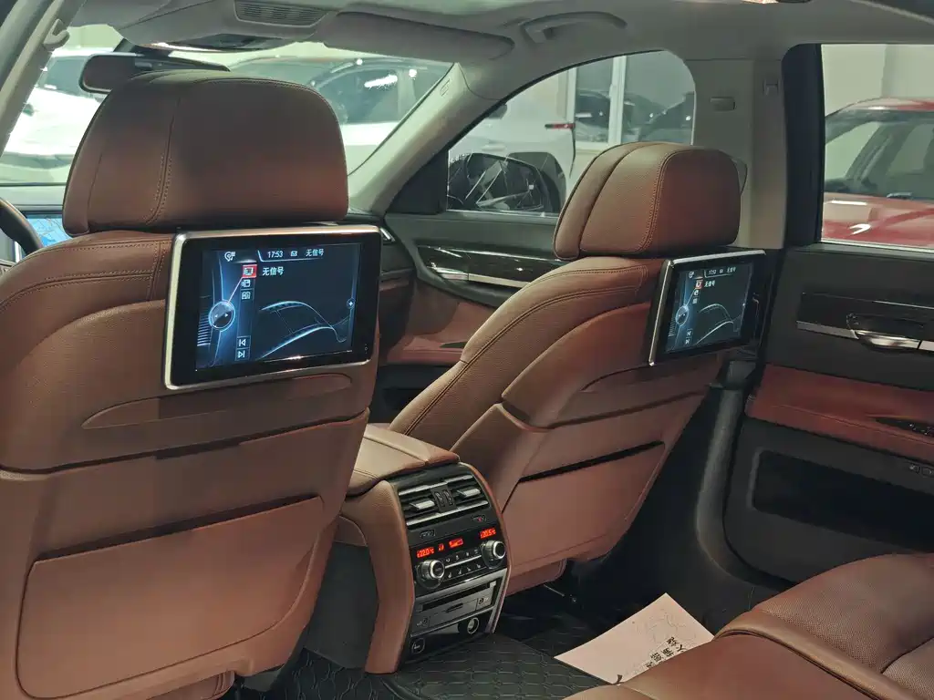 BMW 7 Series 2014 — фото 14
