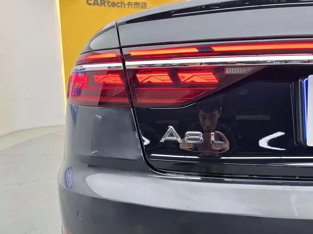 Audi A8 2023 — фото 36