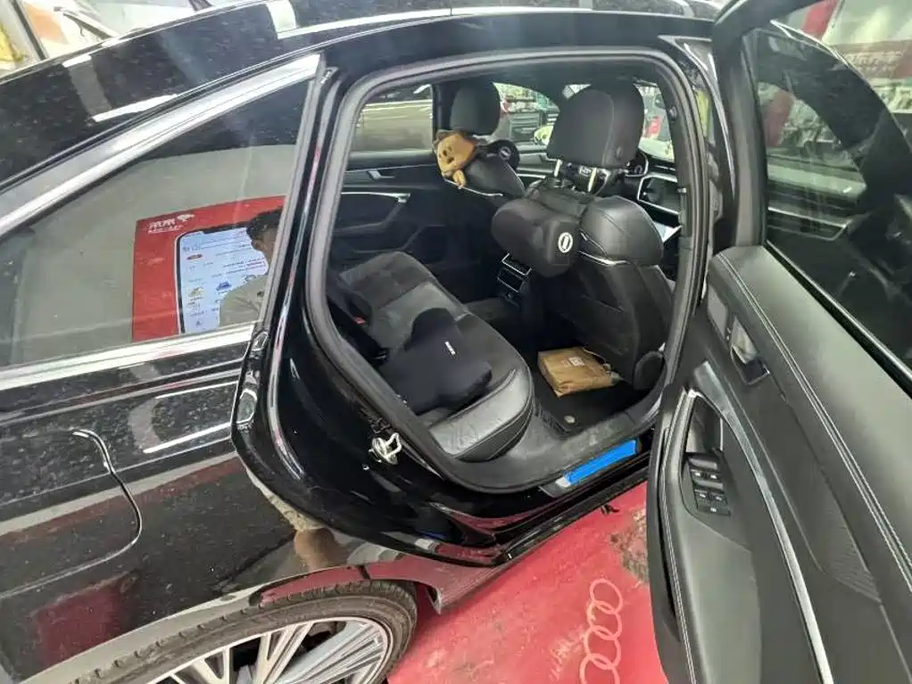 Audi A6L 2022