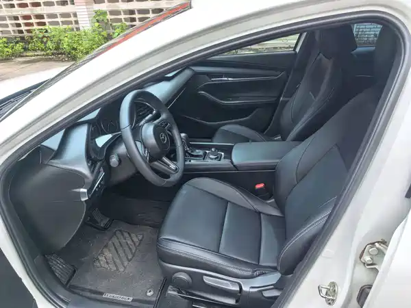 Mazda 3 Axela 2023