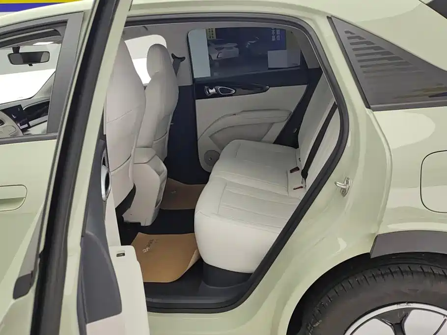 Geely Galaxy Starwish 2025 — фото 11